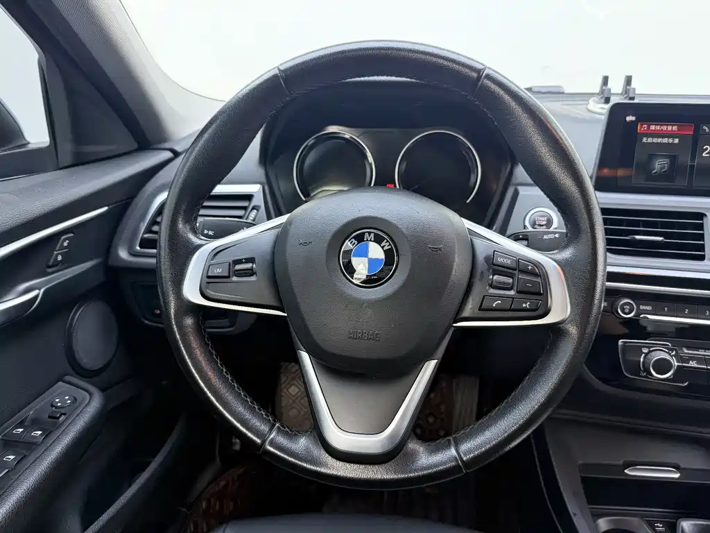 BMW 1 Series 2020 — фото 10