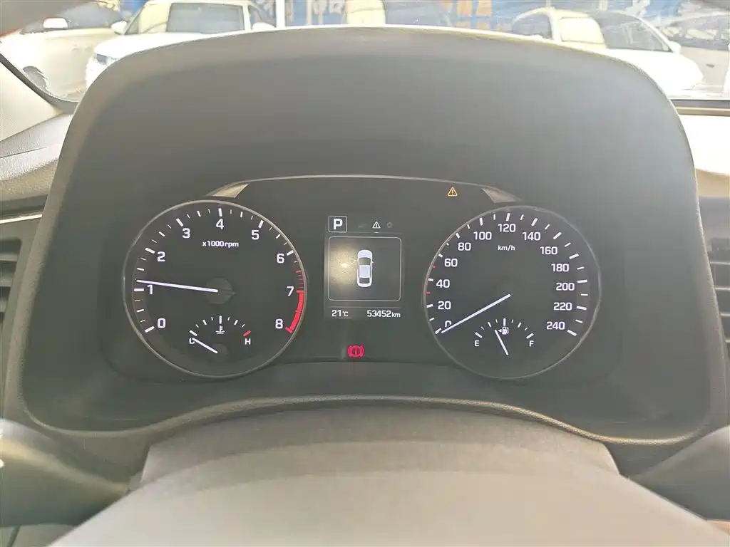 Hyundai Elantra 2017 — фото 11