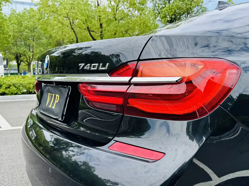 BMW 7 Series 2018 — фото 16