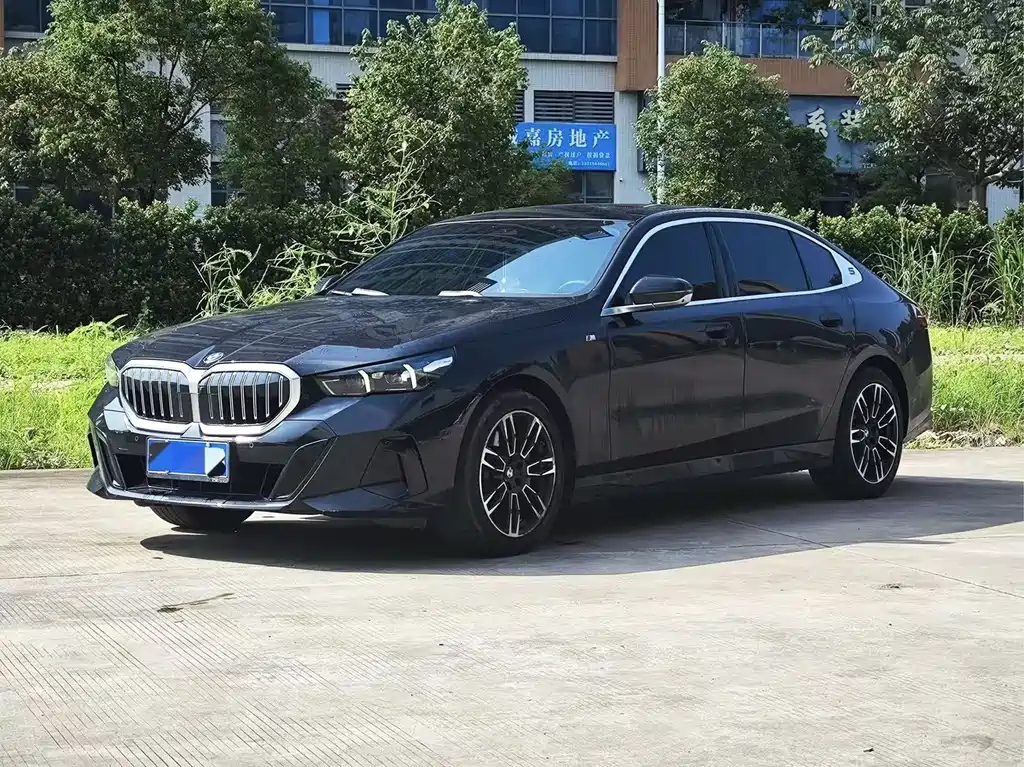BMW 5 Series 2024 — фото 1
