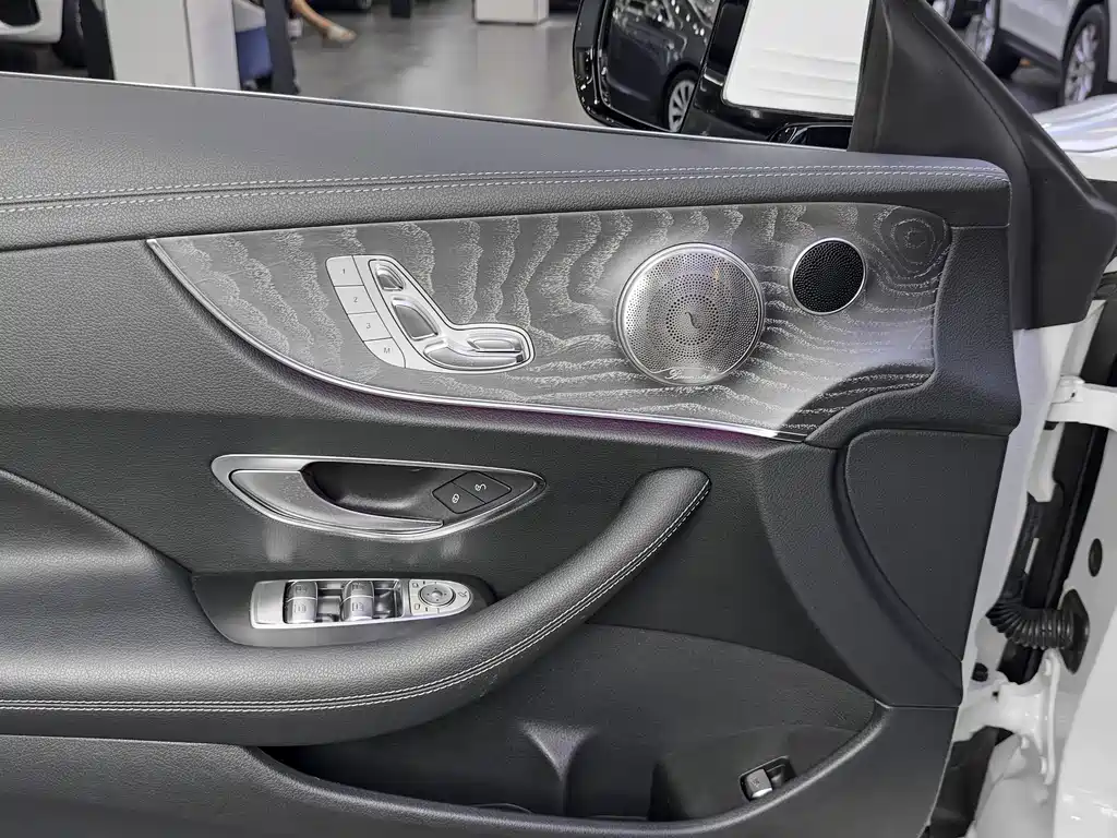 Mercedes-Benz E-Class 2022 — фото 10