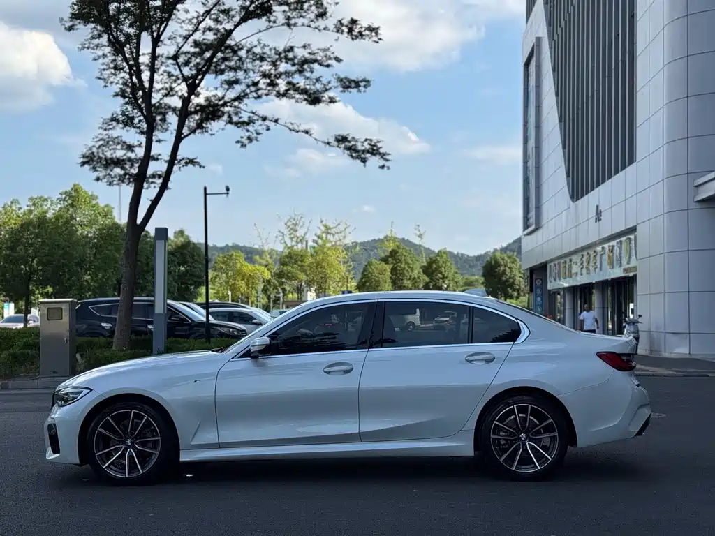 BMW 3 Series 2021