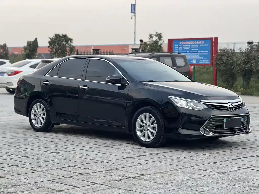 Toyota Camry 2016 — фото 3