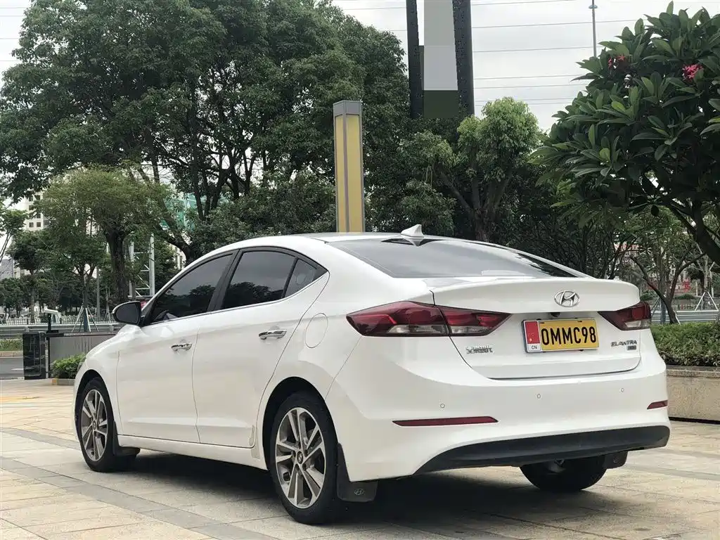 Hyundai Elantra 2017 — фото 5