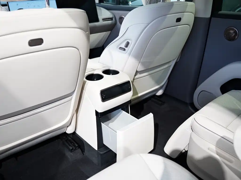 Li Auto i8 2025 — фото 14