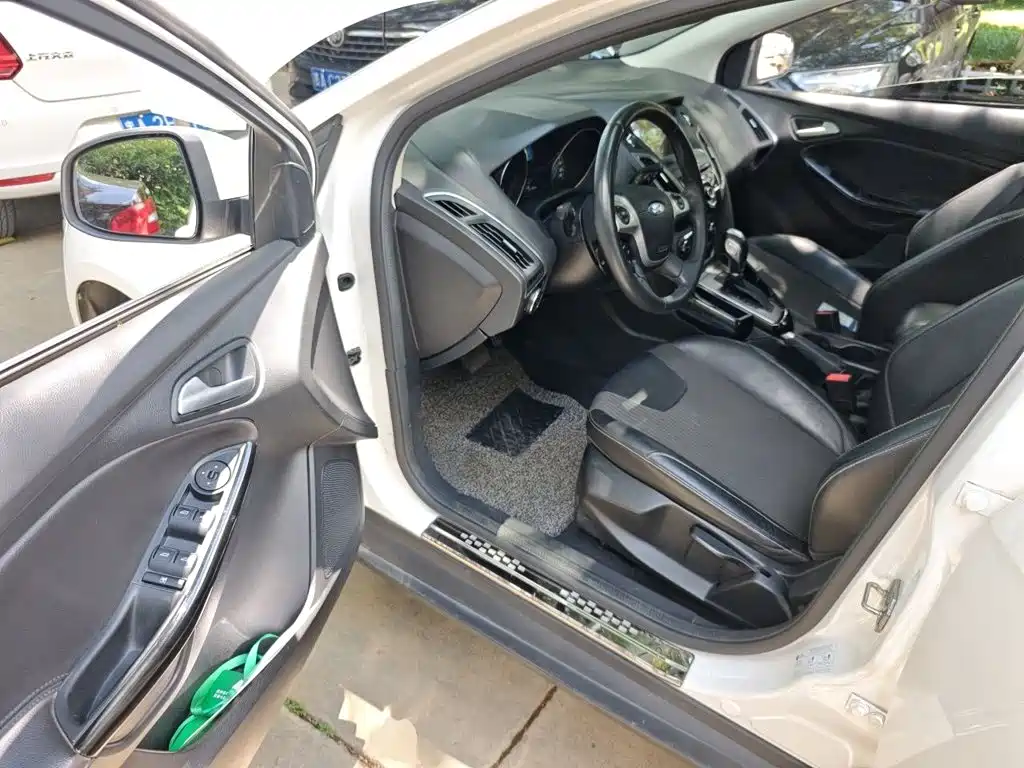 Ford Focus 2014 — фото 13