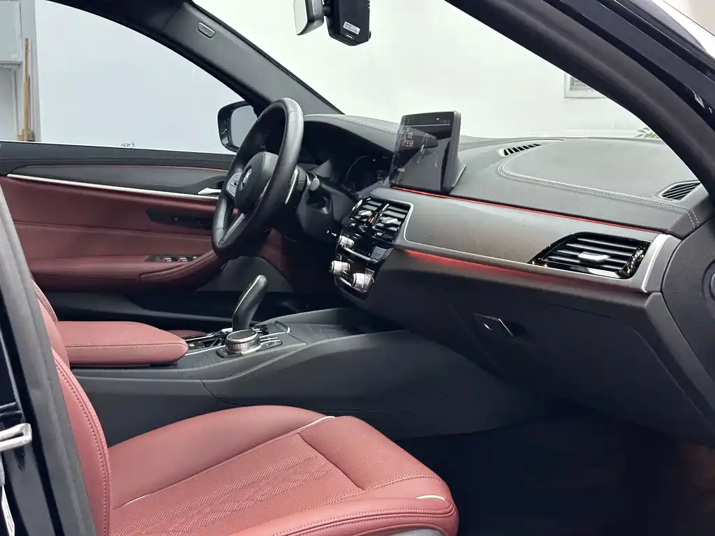 BMW 5 Series 2022 — фото 16