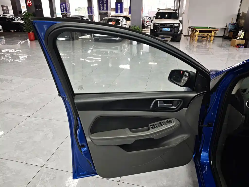 Ford Focus 2014 — фото 14