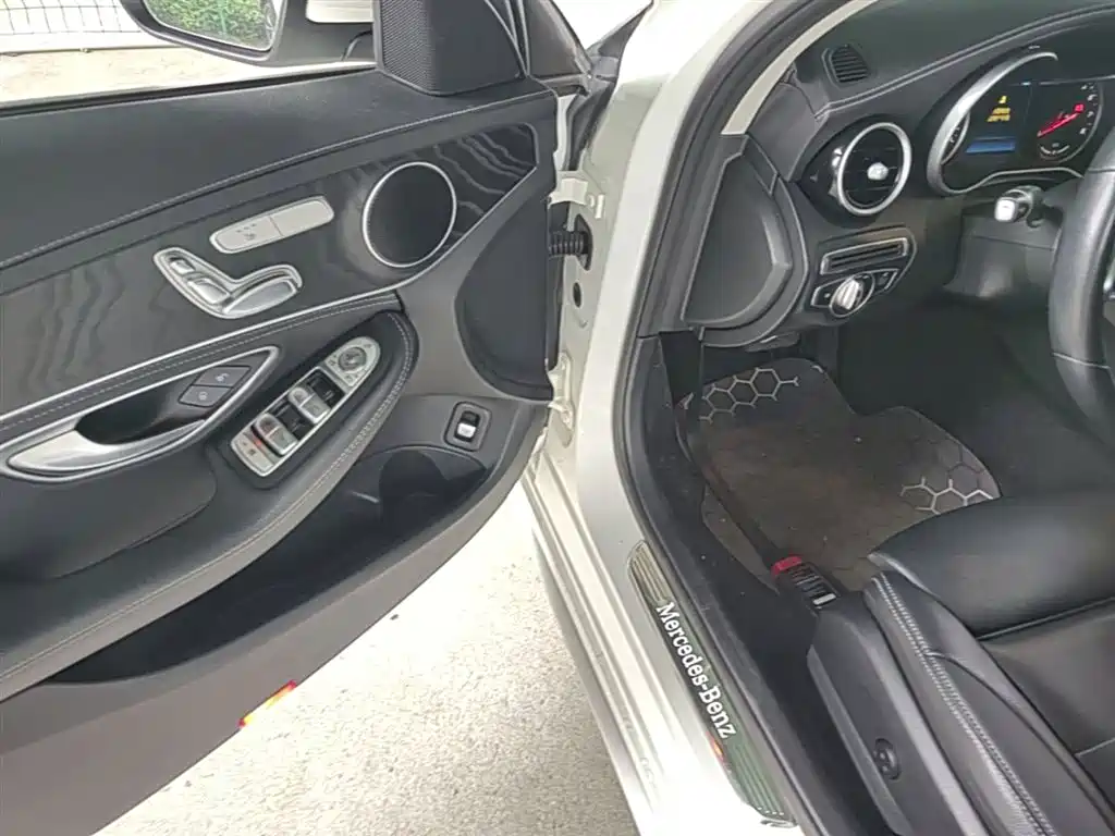 Mercedes-Benz C-Class 2019 — фото 16