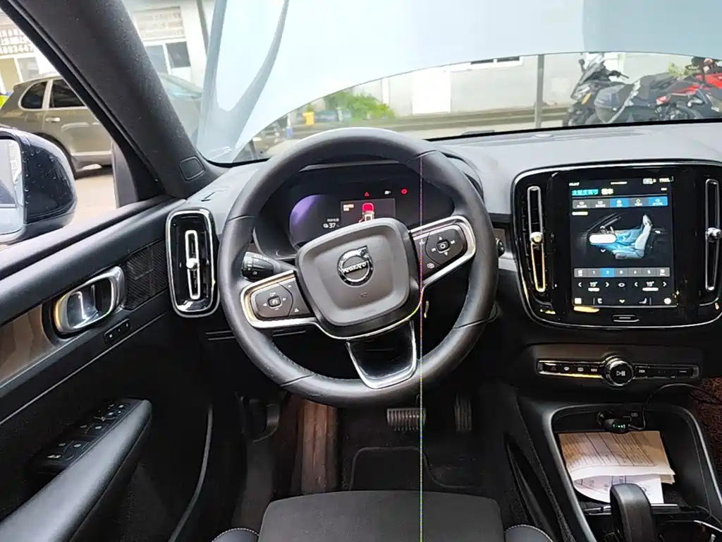 Volvo XC40 New Energy 2022 — фото 11