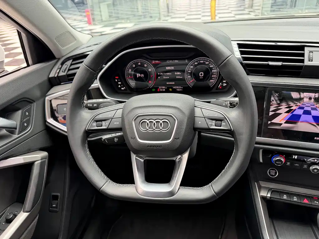 Audi Q3 2023 — фото 14