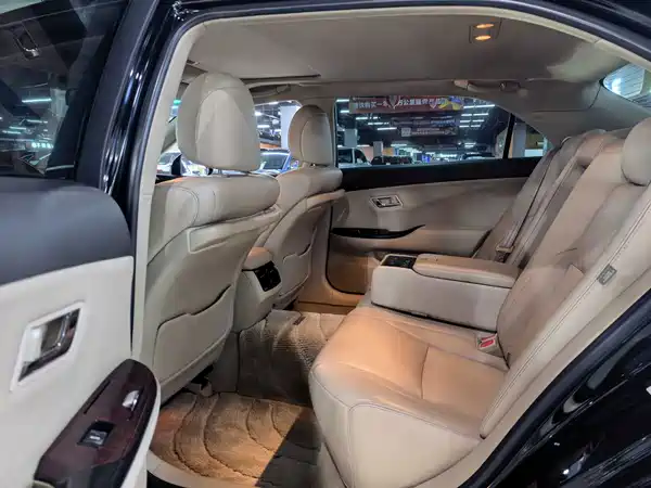 Toyota Crown 2011