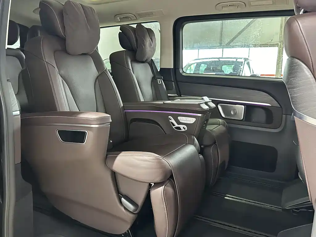 Mercedes-Benz V-Class 2024 — фото 14
