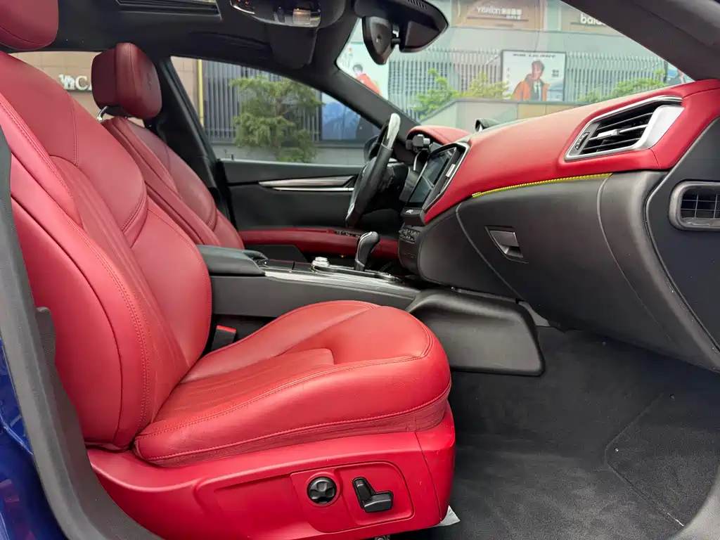 Maserati Ghibli 2018 — фото 18