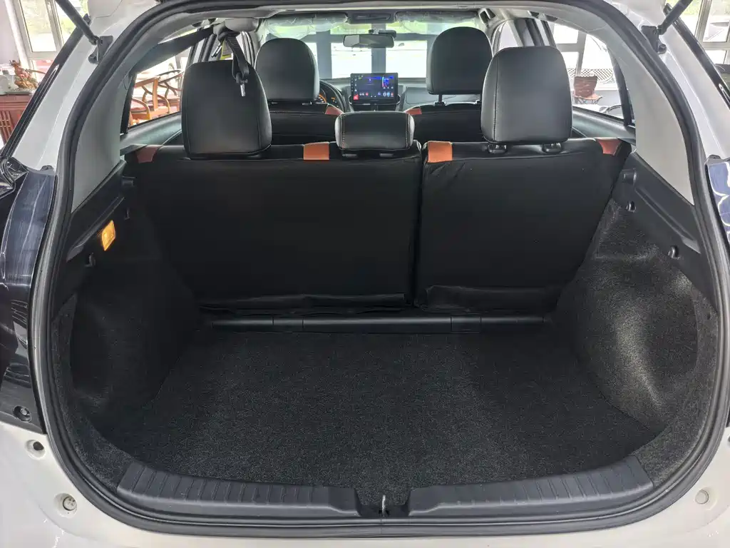 Toyota Yaris L 2022 — фото 13