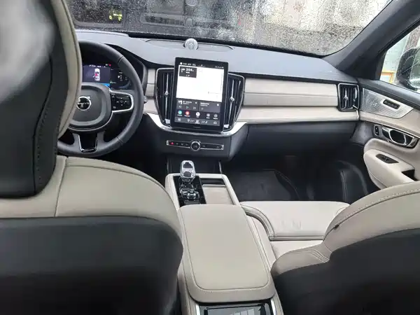Volvo XC90 Plug-In Hybrid 2025