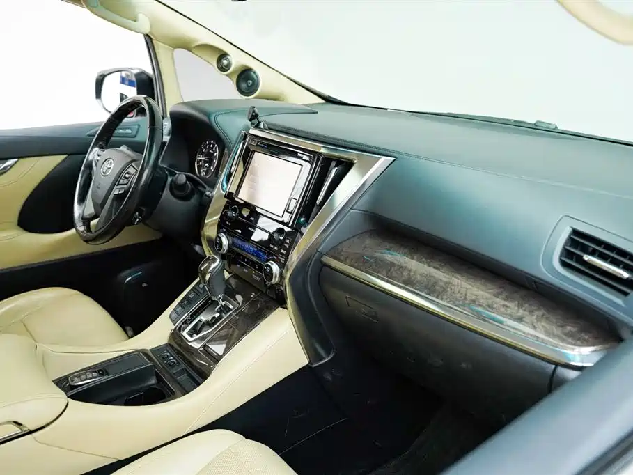 Toyota Alphard 2018 — фото 17