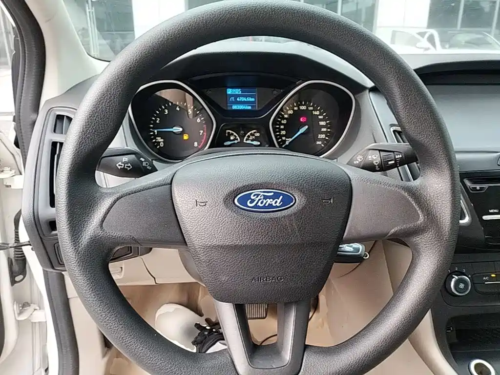 Ford Focus 2016 — фото 11