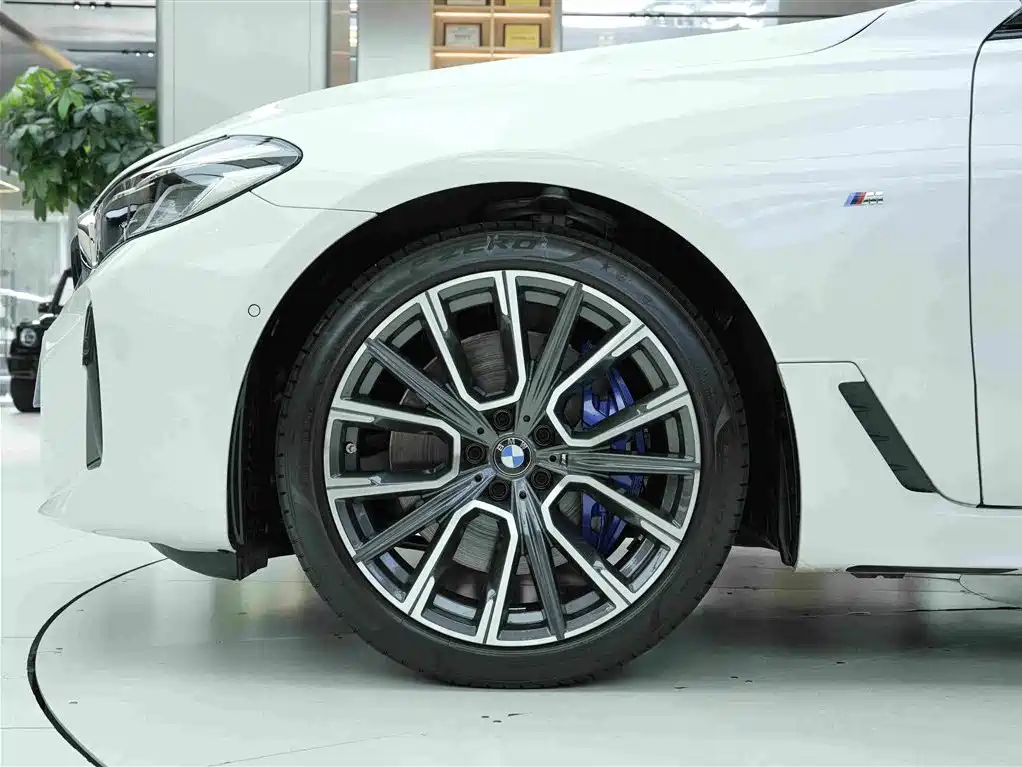 BMW 6 Series GT 2025 — фото 18