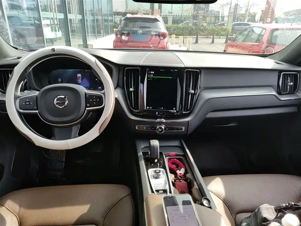 Volvo XC60 2025 — фото 10