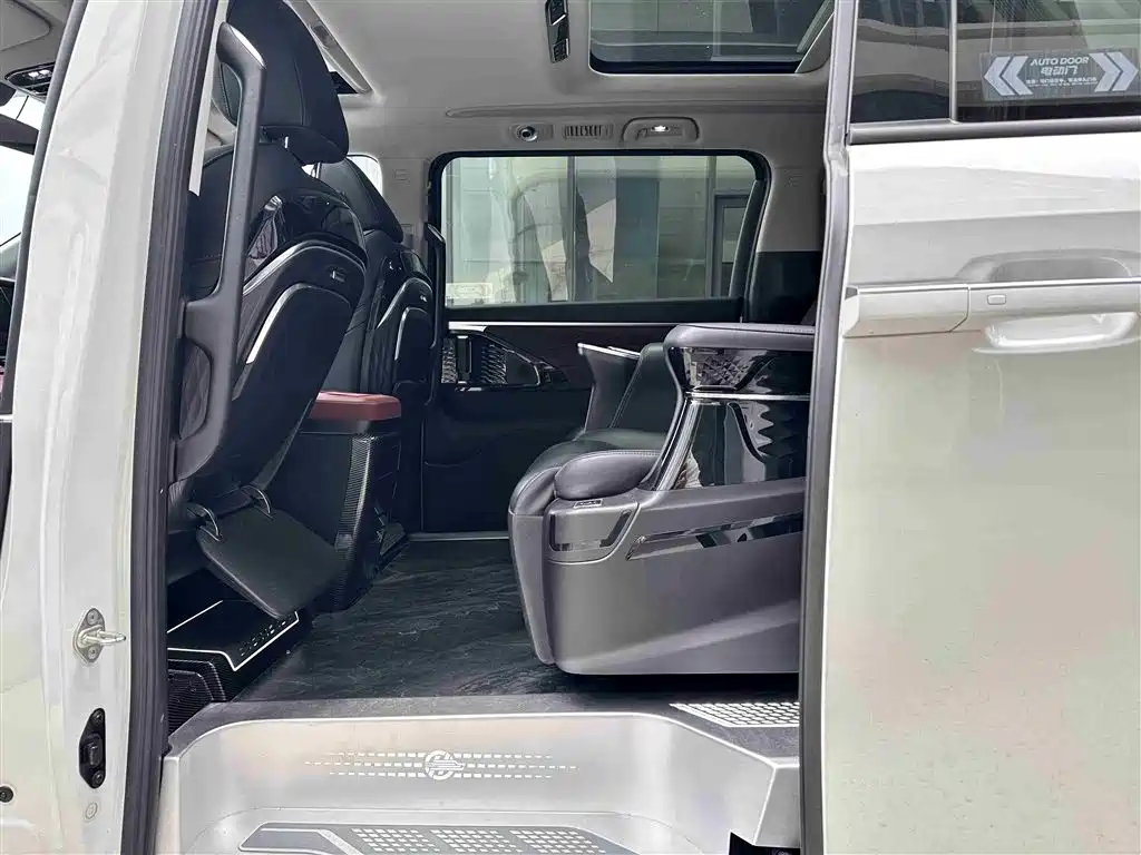 GAC Motor Trumpchi M8 2024 — фото 13