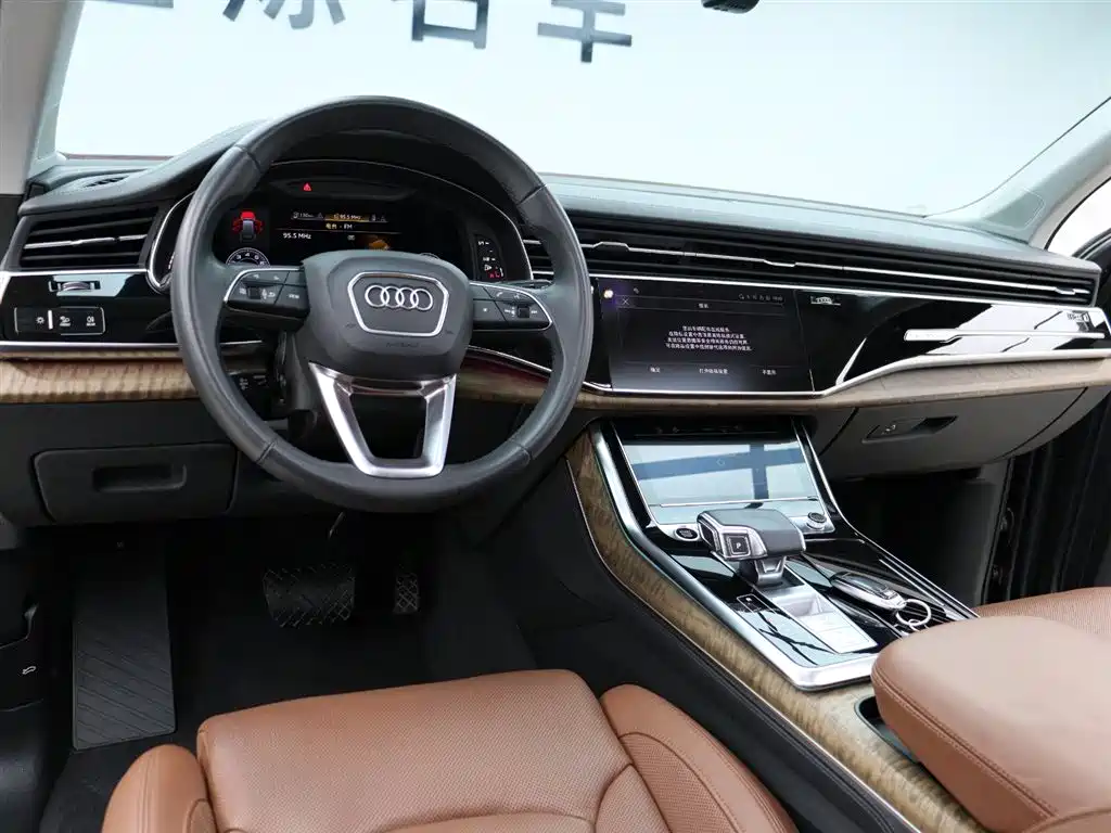 Audi Q7 2021 — фото 10