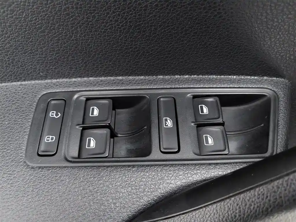 Volkswagen Jetta 2015 — фото 9