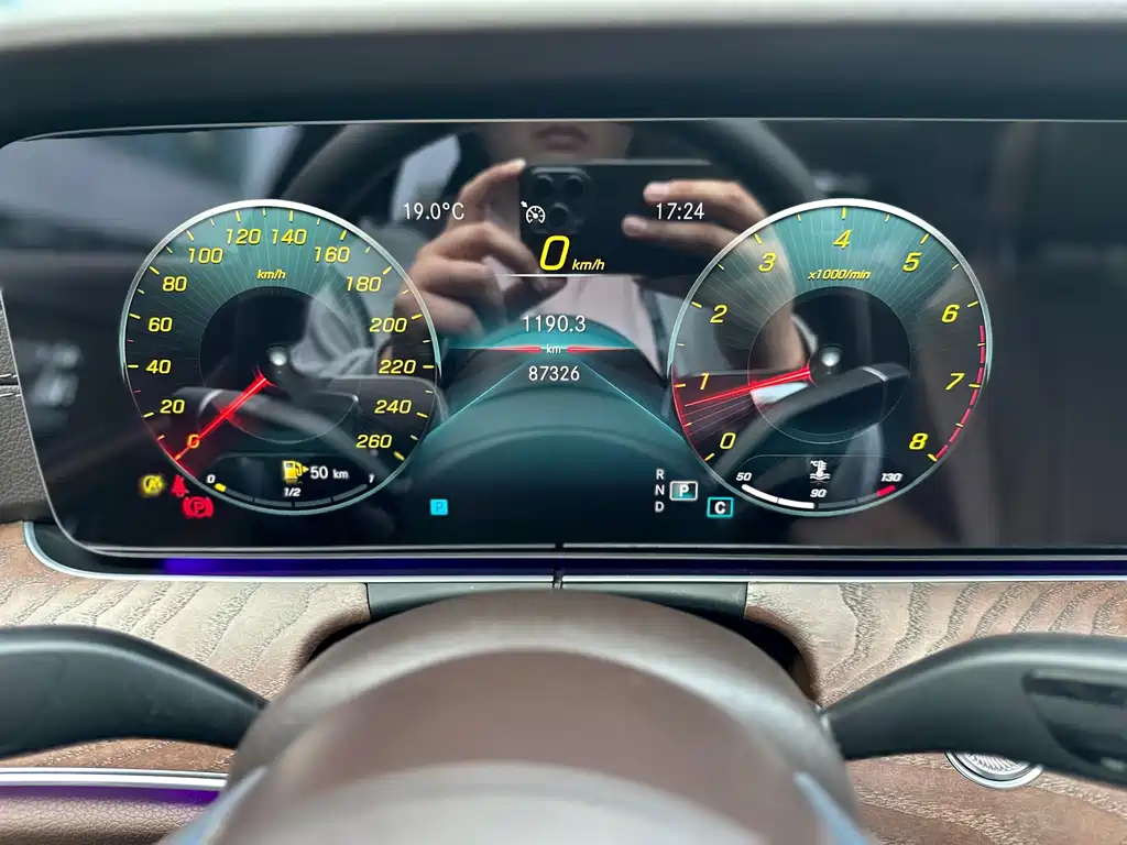 Mercedes-Benz E-Class 2022 — фото 15