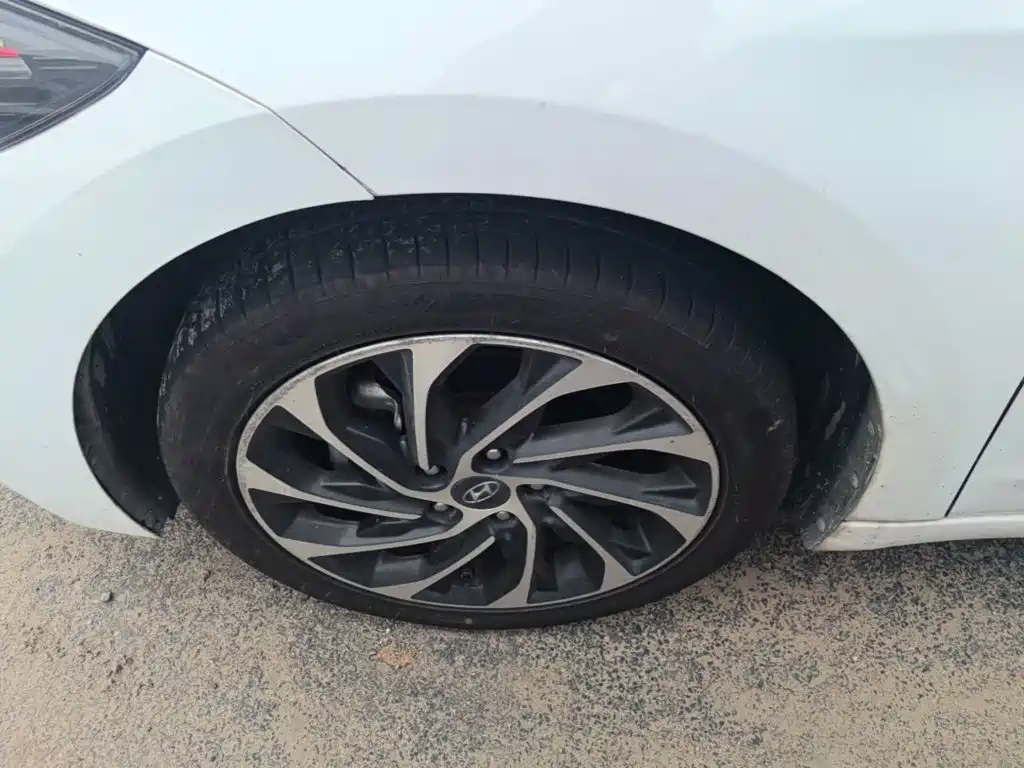 Hyundai Elantra 2020 — фото 23