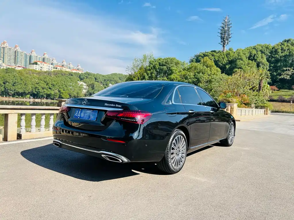 Mercedes-Benz E-Class 2023 — фото 12