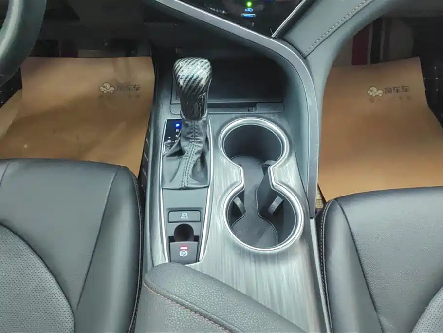 Toyota Camry 2023 — фото 16