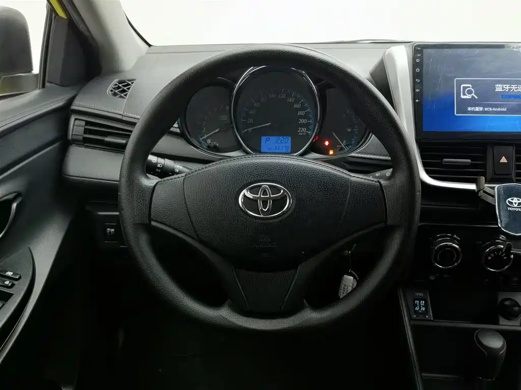 Toyota Yaris L 2019 — фото 11