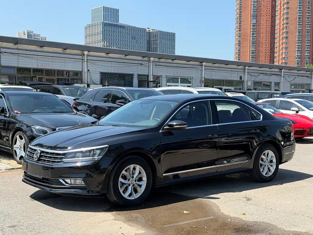 Volkswagen Passat 2018 — фото 1