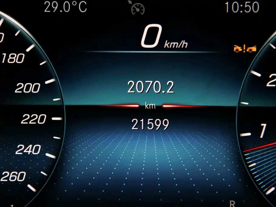 Mercedes-Benz E-Class 2023 — фото 17