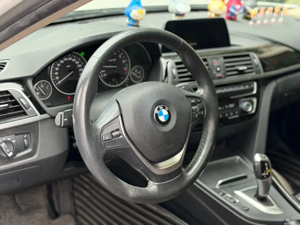 BMW 3 Series 2018 — фото 4