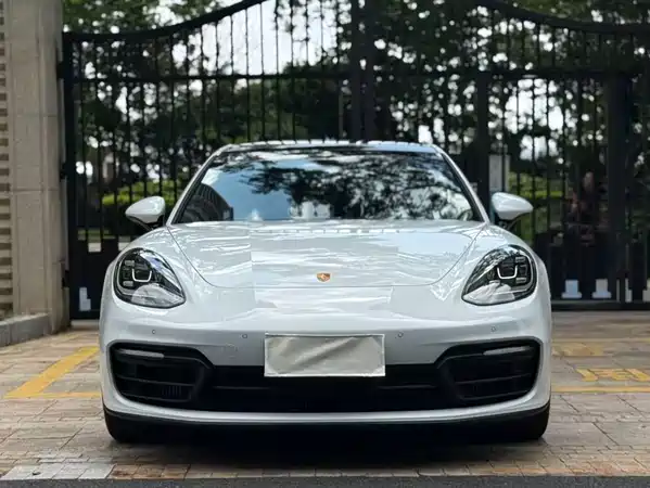 Porsche Panamera 2023