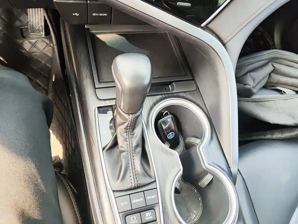 Toyota Camry 2023 — фото 10