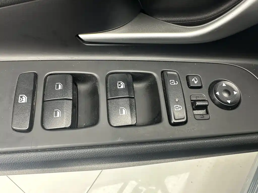 Hyundai Elantra 2022 — фото 12