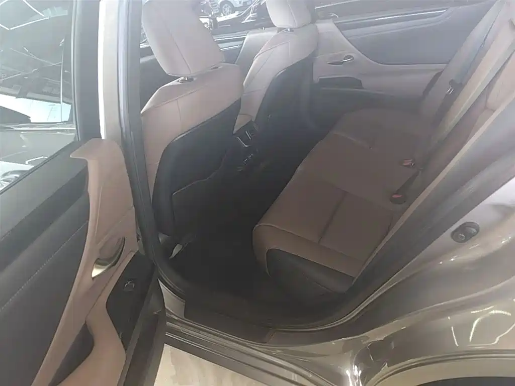 Lexus ES 2023 — фото 17