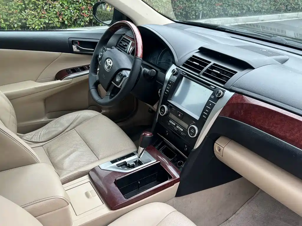 Toyota Camry 2013 — фото 6
