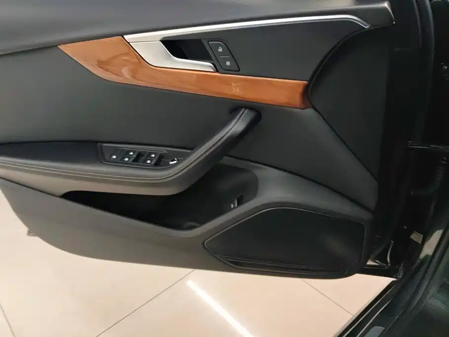 Audi A4L 2021