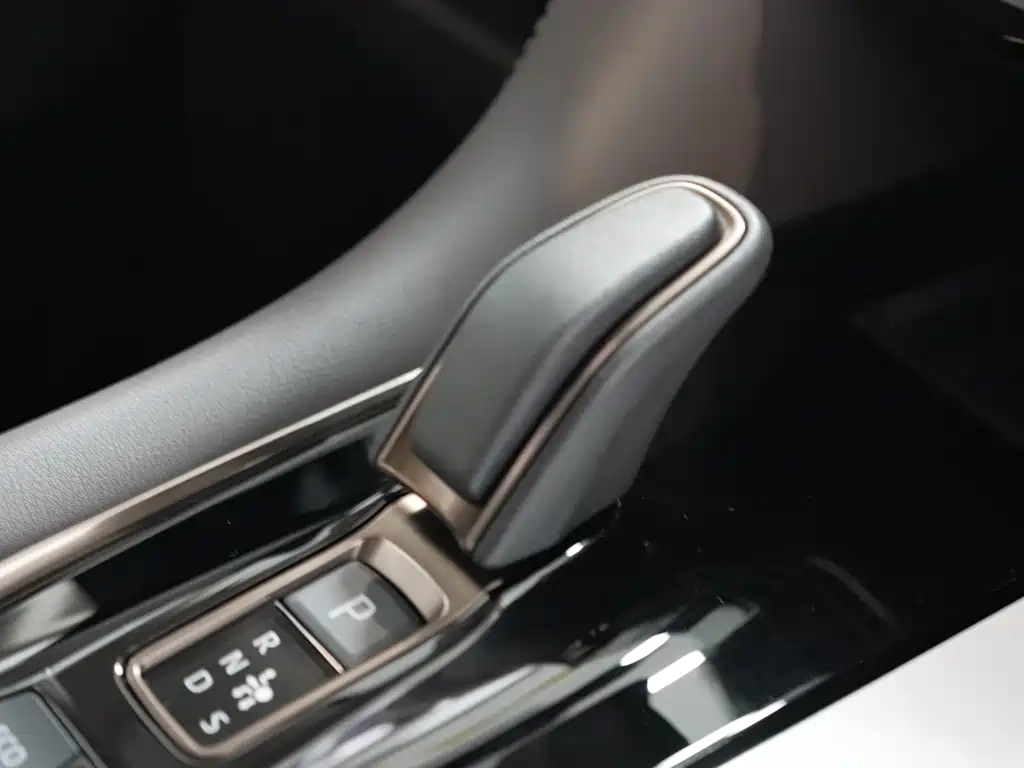 Toyota Alphard — фото 16