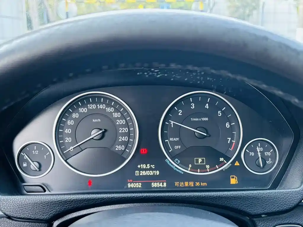 BMW 3 Series 2018 — фото 14