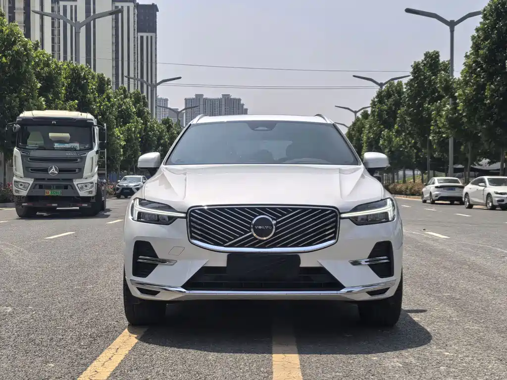 Volvo XC60 2025 — фото 8