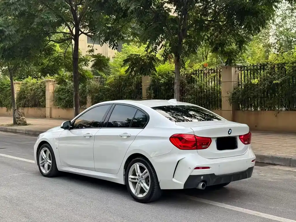 BMW 1 Series 2019 — фото 7