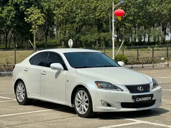 Lexus IS 2010
