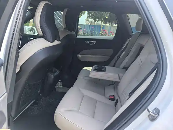 Volvo XC60 2025