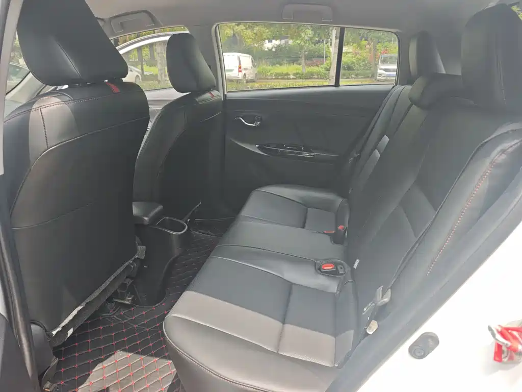 Toyota Yaris L 2020 — фото 13