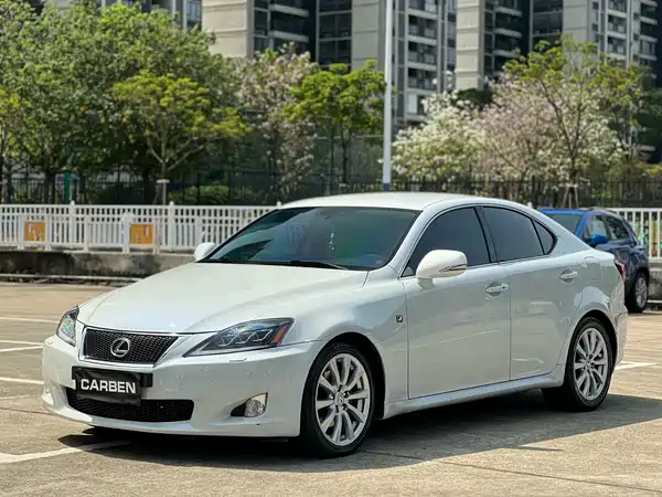 Lexus IS 2010