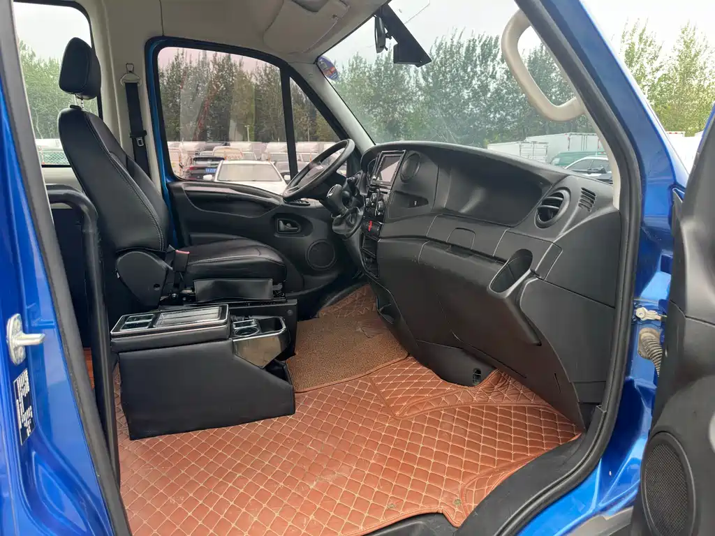 IVECO Ousheng 2019 — фото 10